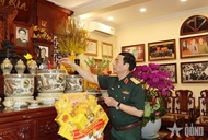 General Phan Van Giang pays tribute to former Party, State, military leaders